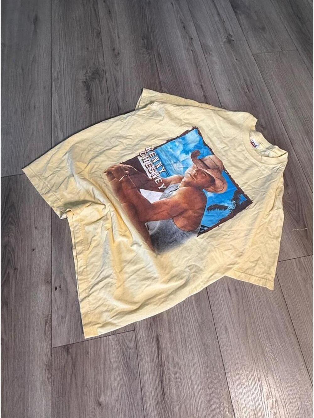 2004 Kenny Chesney Yellow T-shirt